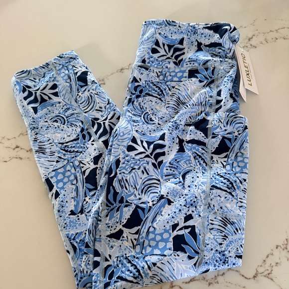 Lilly Pulitzer UPF 50+ Luxletic 24" High Rise Weekender Midi Legging! Sz L - Picture 8 of 12